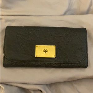 Tori Burch wallet black